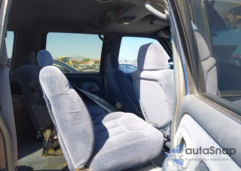 1995 Chevrolet Suburban K2500 z USA, uszkodzony, nr VIN 1GNGK26N7SJ325353